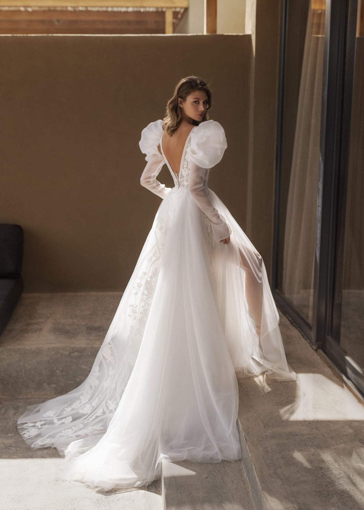 Aline Boho Style Wedding Dress, Sleeveless Detachable Long Sleeves Puff Shoulder Open Back Wedding Dress Bridal Gown Modern Design Train