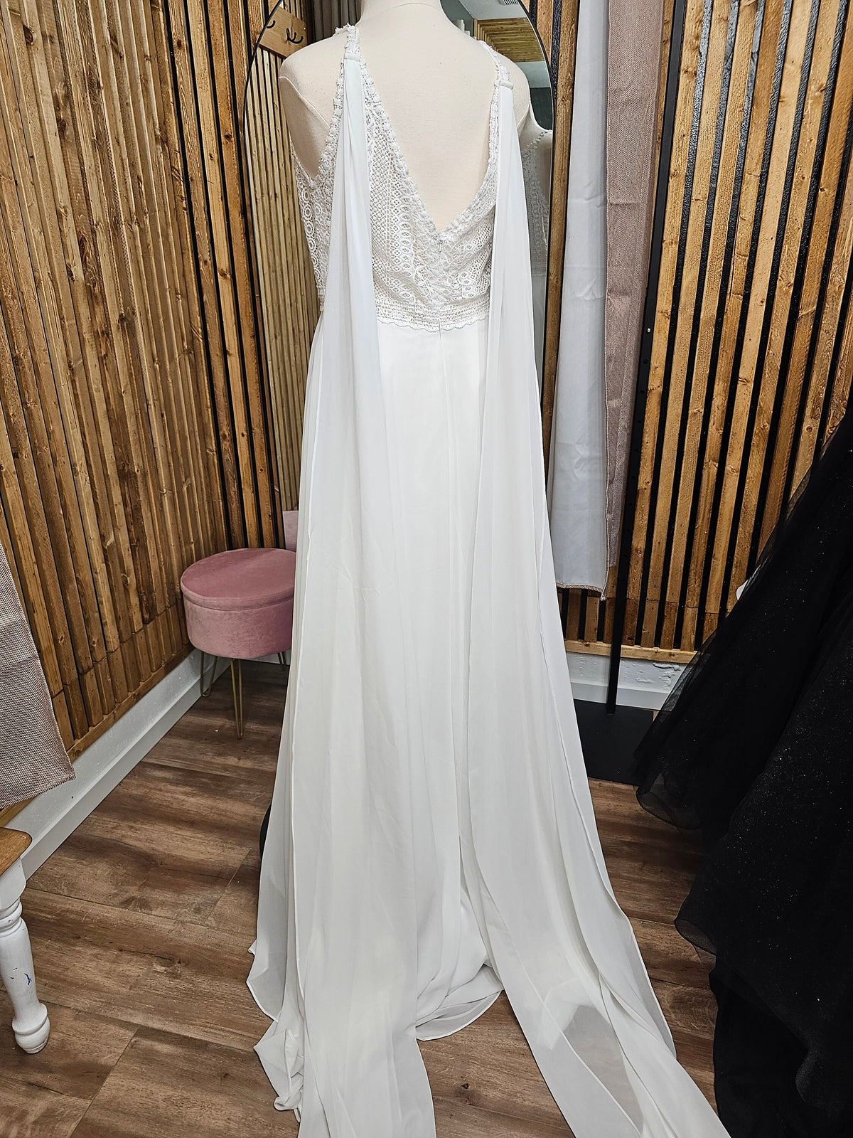 Boho Style ALine Wedding Dress Bridal Gown V Neckline Detachable Shoulder Cape Veil Chiffon Skirt Sleeveless Size 18 Ready to Ship