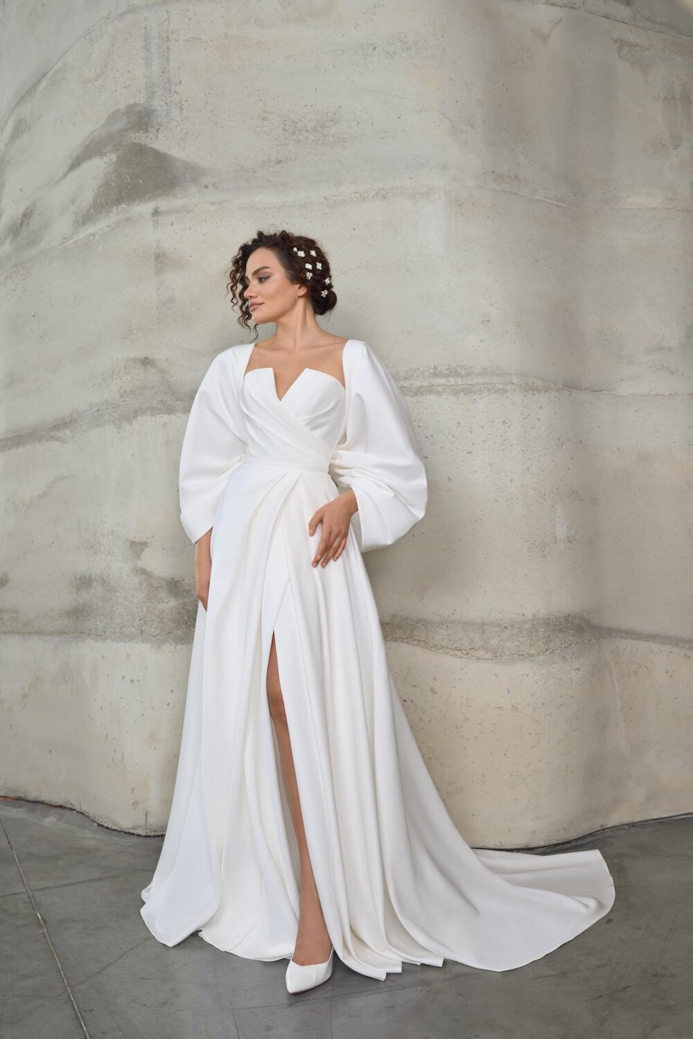 Minimalist Simple Off the Shoulder Back Bow Wedding Dress Bridal Gown Aline with Train Classic Design Side Slit Pleated Waist Strapless