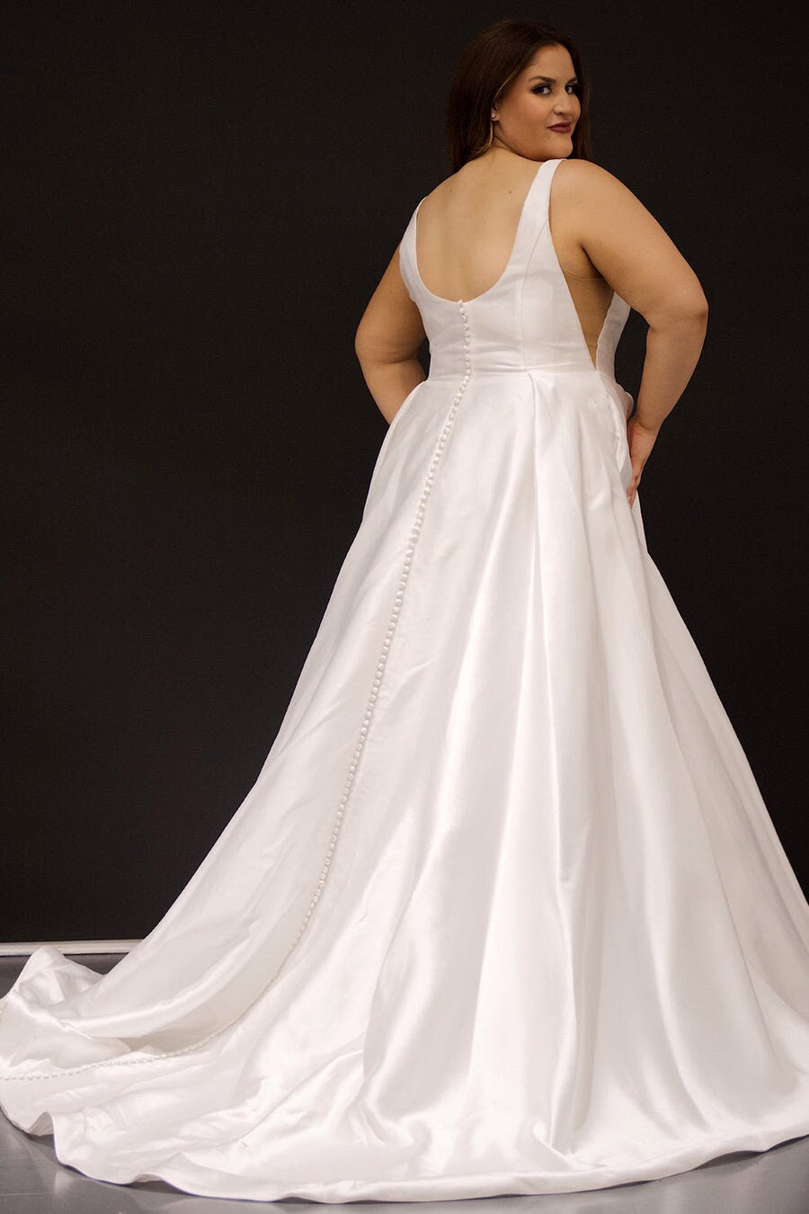 Aline Plus Size Wedding Dress Bridal Gown Square Neckline Side Slit Skirt Bridal Ivory Satin Bra Friendly Straps Pockets