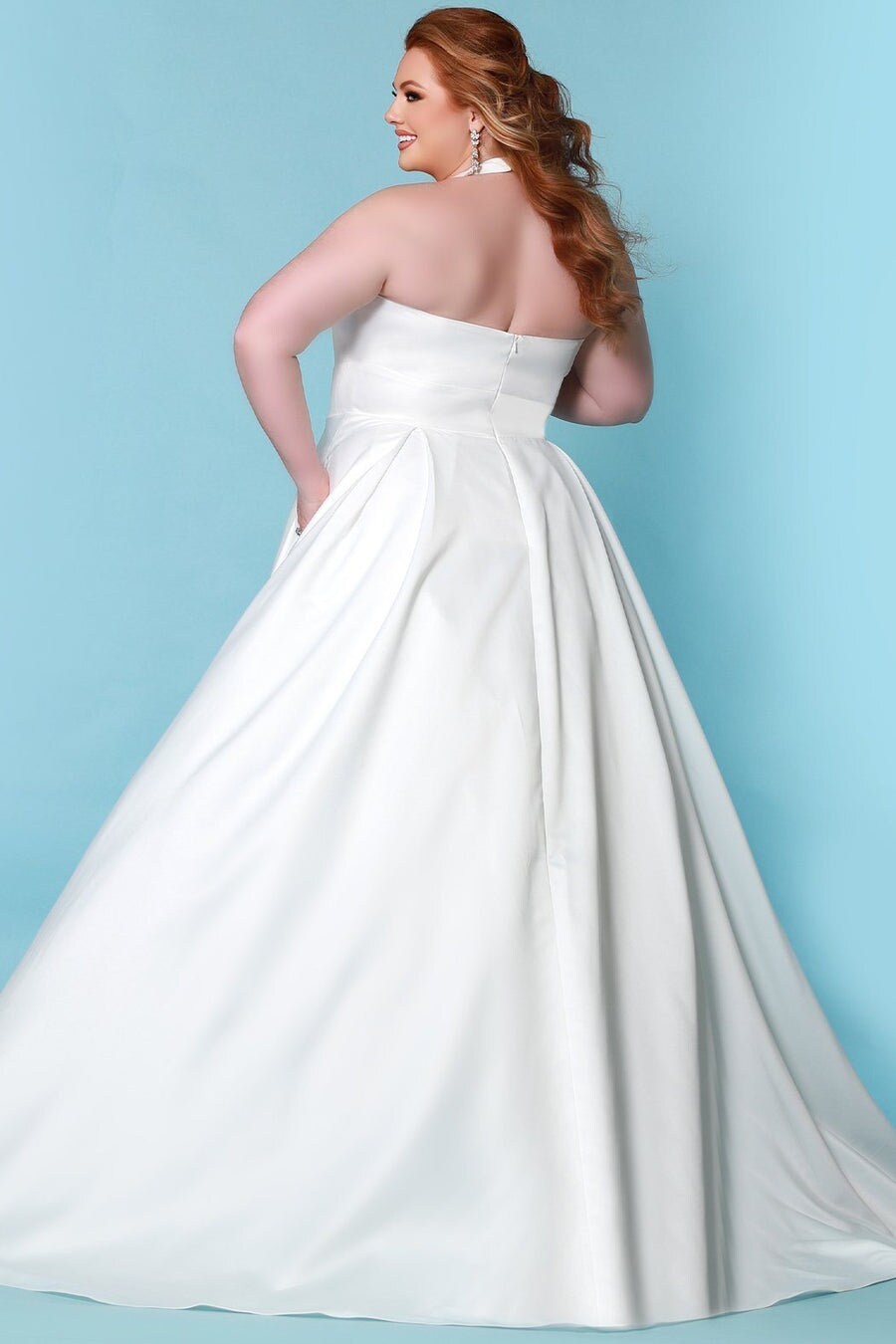Aline Plus Size Wedding Dress Bridal Gown Halter V Neckline Bridal Ivory Satin Pockets Open Back Sleeveless