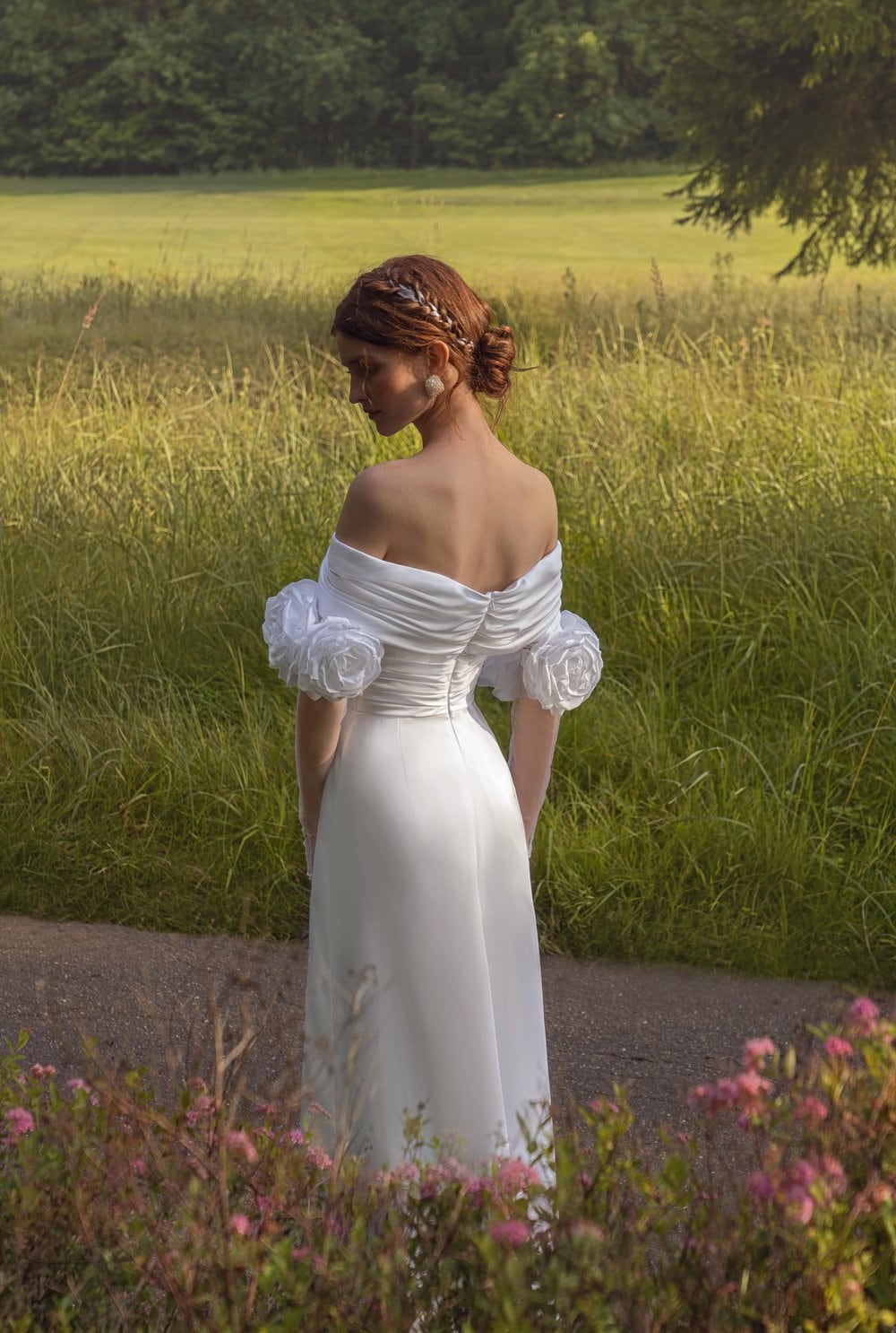 Classic Simple Sheath Style Off the Shoulder Open Back Wedding Dress Bridal Gown Minimalist with Train Unique Design Sweetheart Neckline