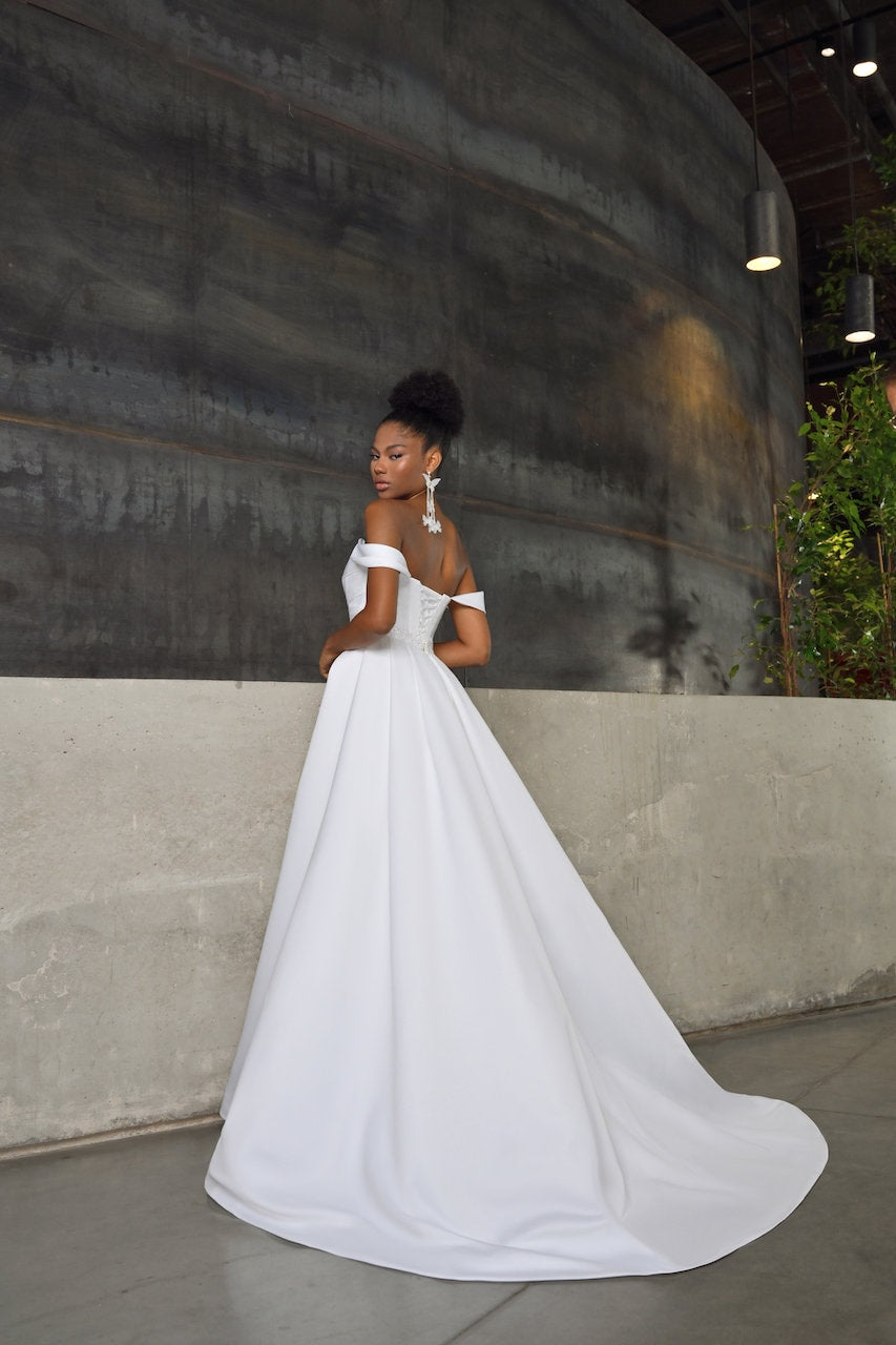 Minimalist Simple Off the Shoulder Wedding Dress Bridal Gown Sheath with Detachable Train Classic Design Side Slit Gathered Waist