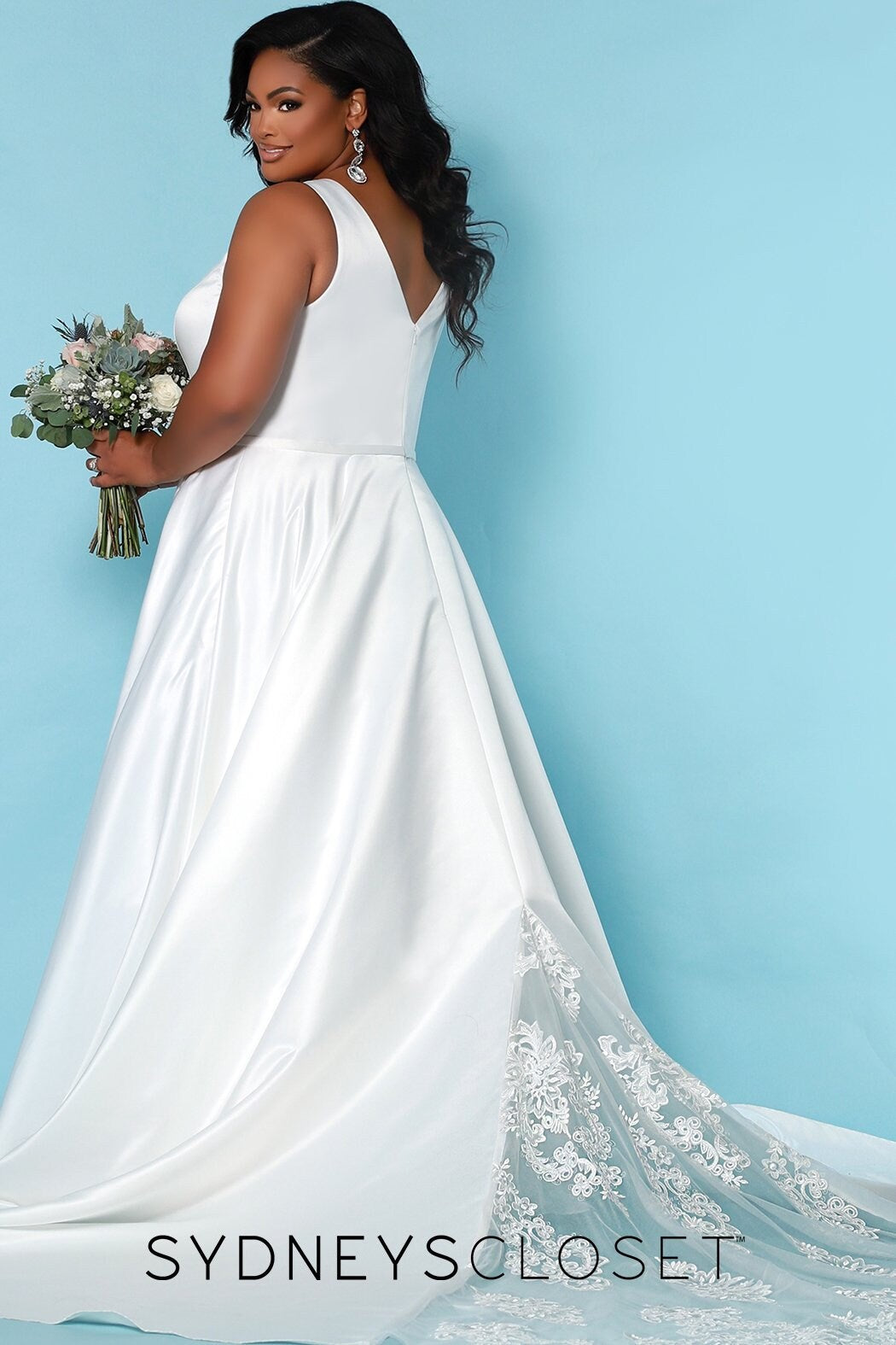 Aline Plus Size Wedding Dress Bridal Gown V Neckline Bridal Ivory Satin Open Back Sleeveless Thick Straps Romantic Lace Train