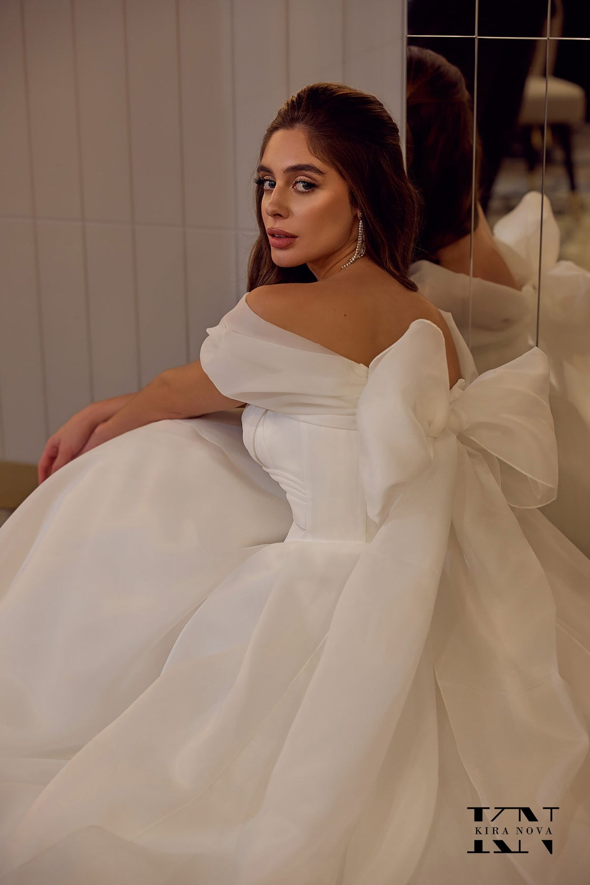 Minimalist Aline Wedding Dress Bridal Gown Ball Gown Off the Shoulder V Neckline Cross Bodice Design Organza Dress with Short Train