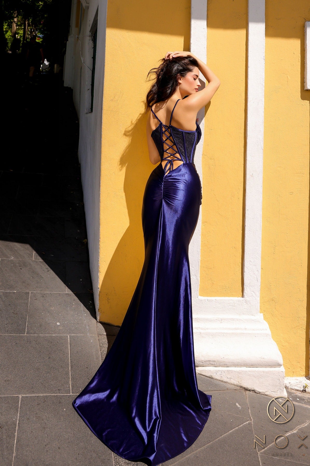 Fitted Sweetheart Neckline Gathered Waist Formal Bridesmaid Dress Minimalist Prom Gala Open Back Straps Sparkle Details
