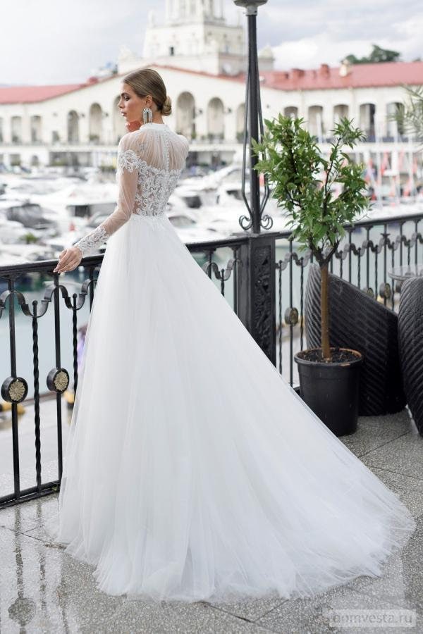 Original Beautiful Aline Wedding Dress Bridal Gown Long Sleeve High Neckline Tulle Skirt Lace Bodice Unique Design